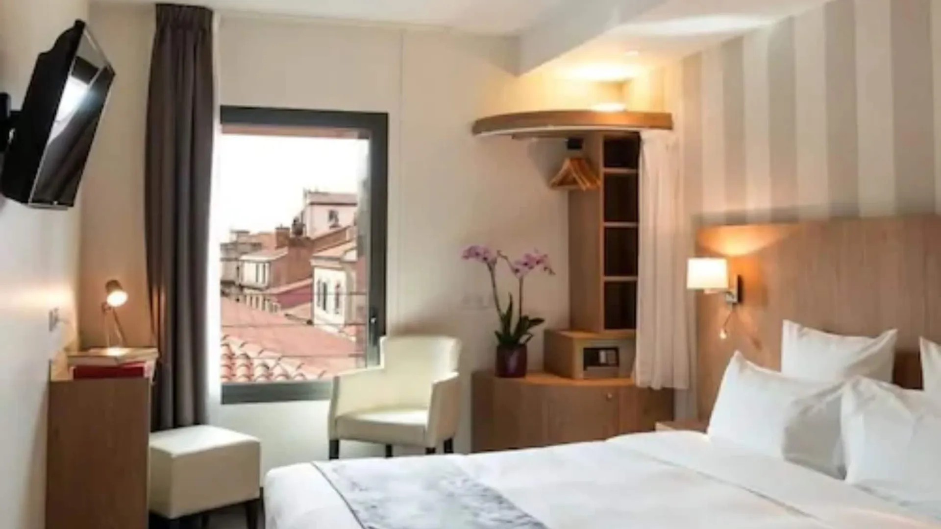 Hotel Le Pere Leon Toulouse France