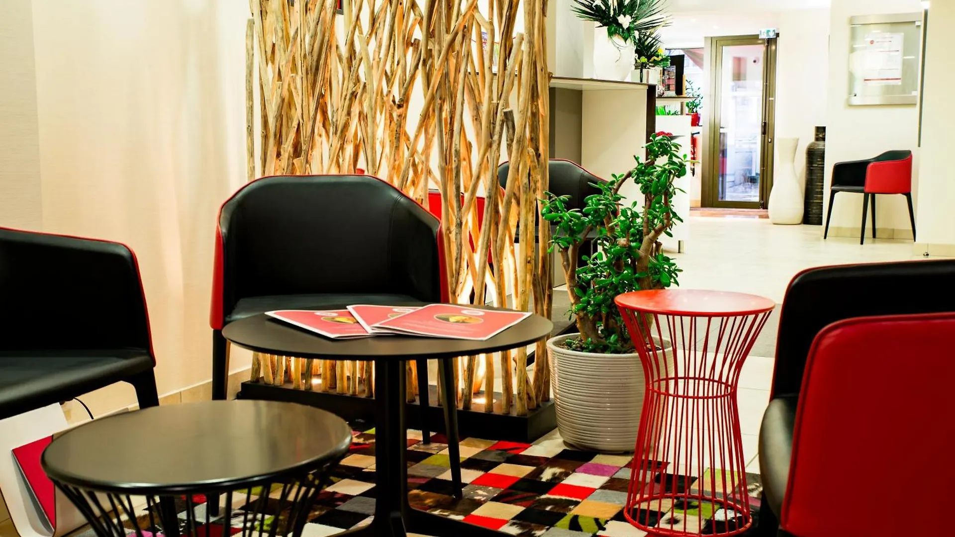 Hotel Le Pere Leon Toulouse France